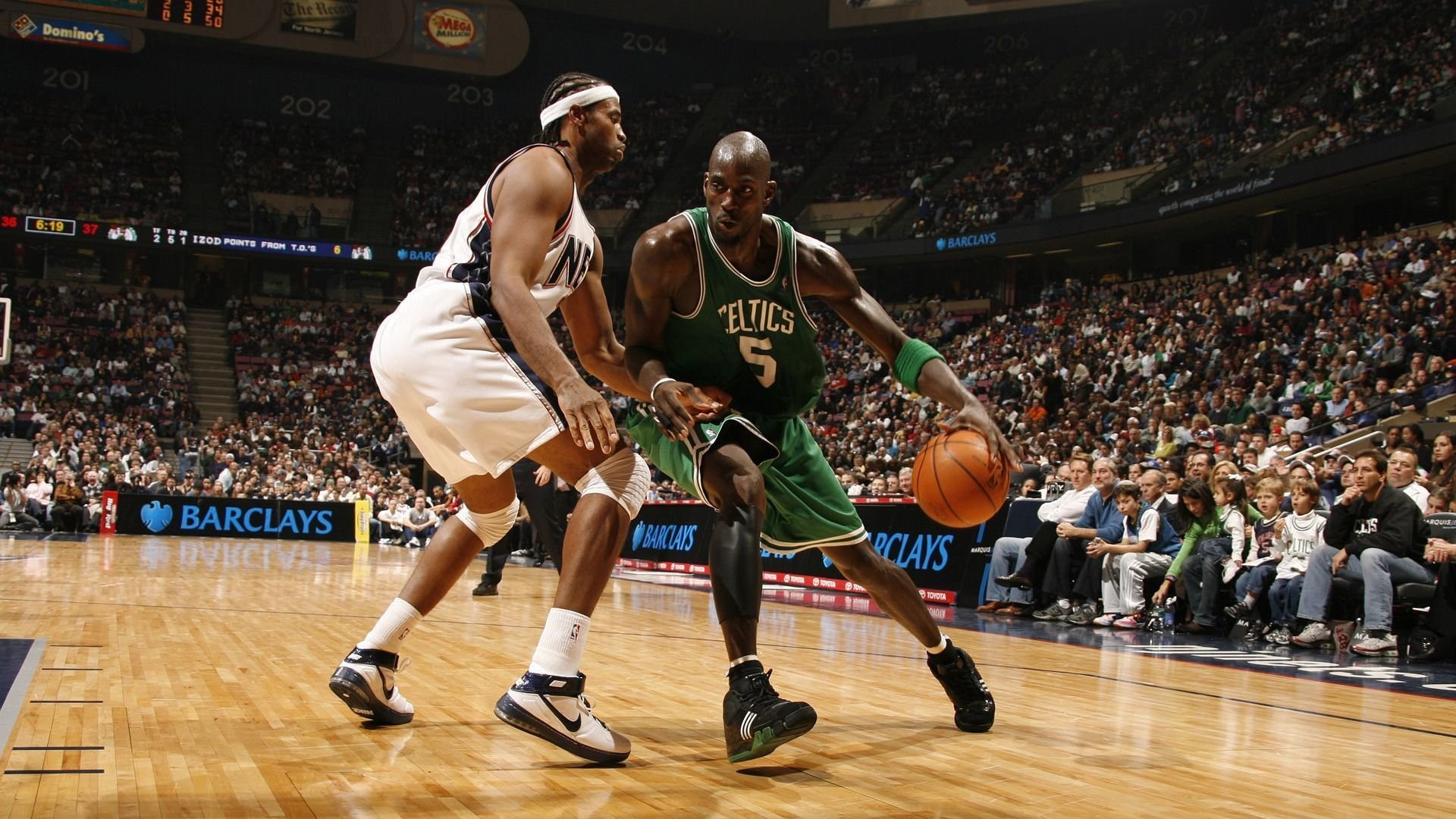 退役球员开设在线训练课程，受众群体广泛，退役球员踢球
